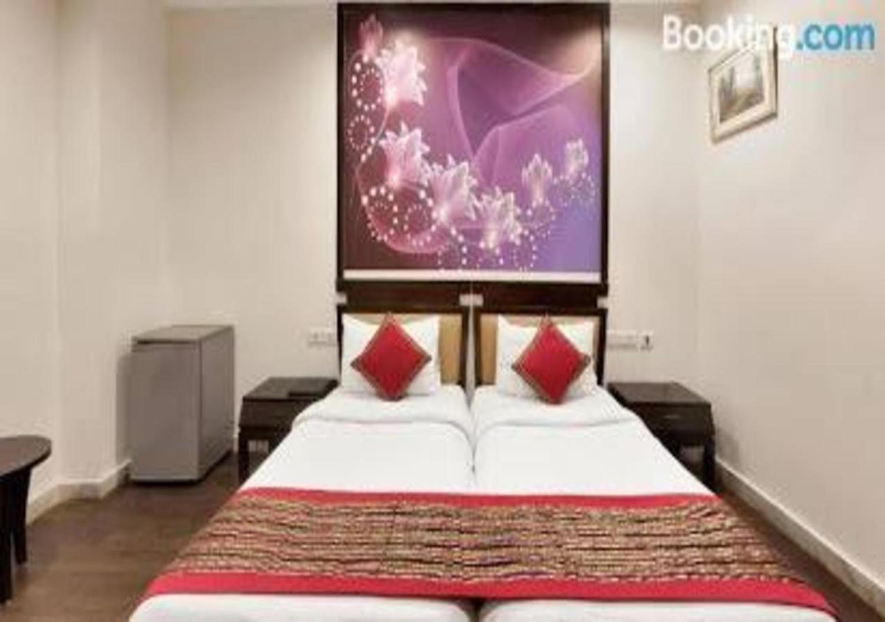 Hotel Loto - Sector 66 Noida Zewnętrze zdjęcie