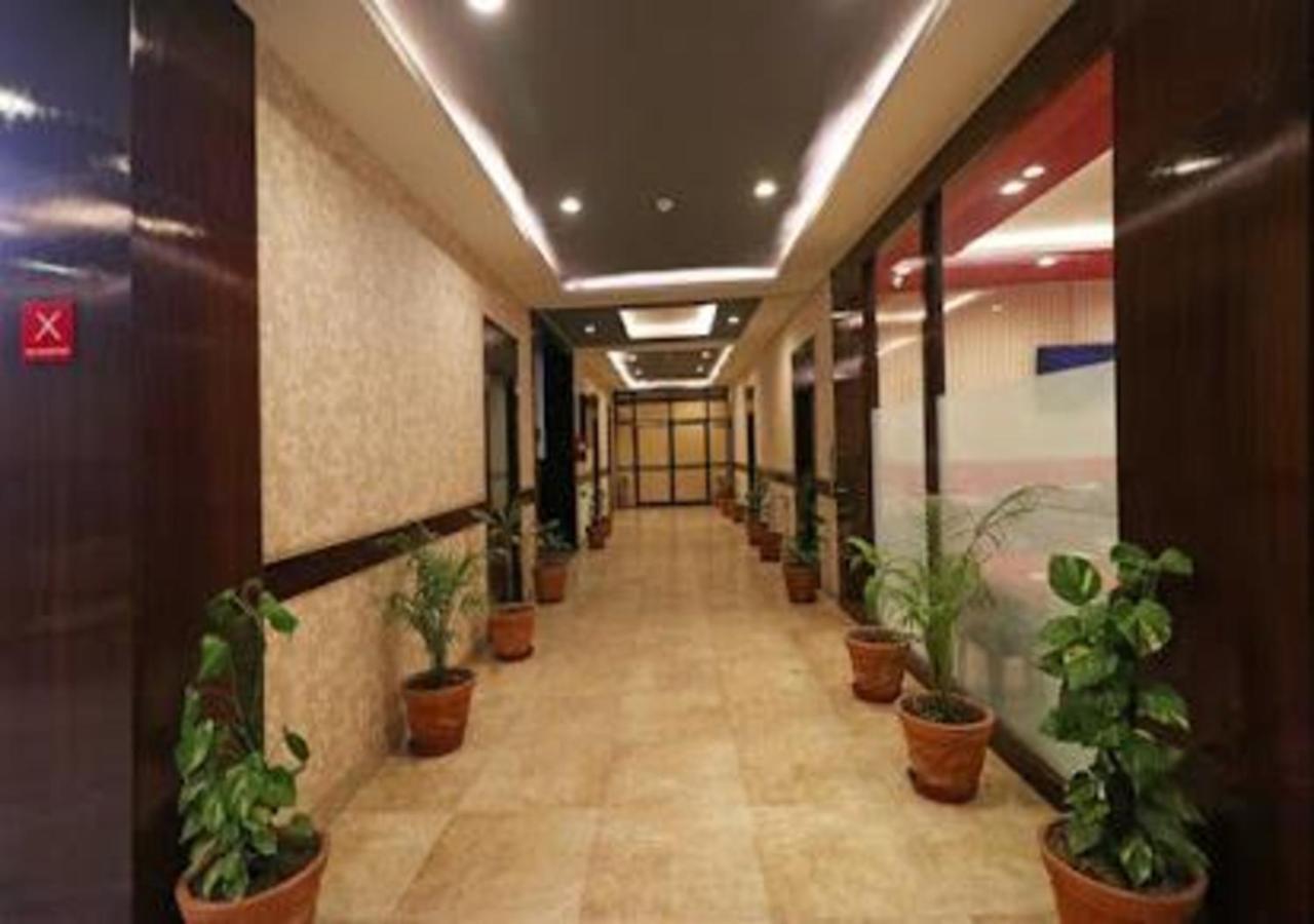 Hotel Loto - Sector 66 Noida Zewnętrze zdjęcie