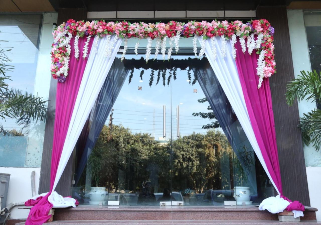 Hotel Loto - Sector 66 Noida Zewnętrze zdjęcie