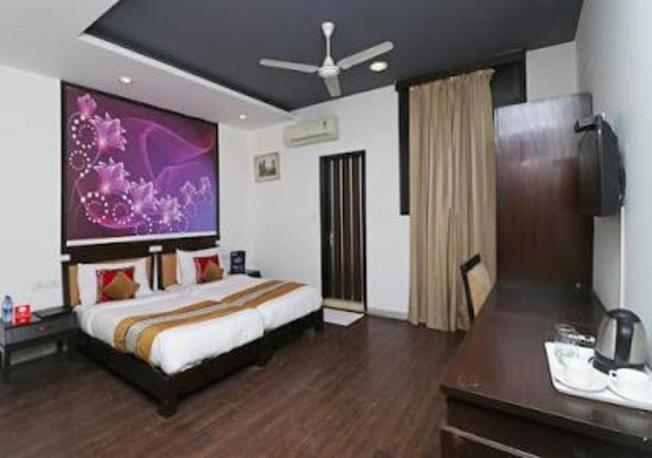 Hotel Loto - Sector 66 Noida Zewnętrze zdjęcie