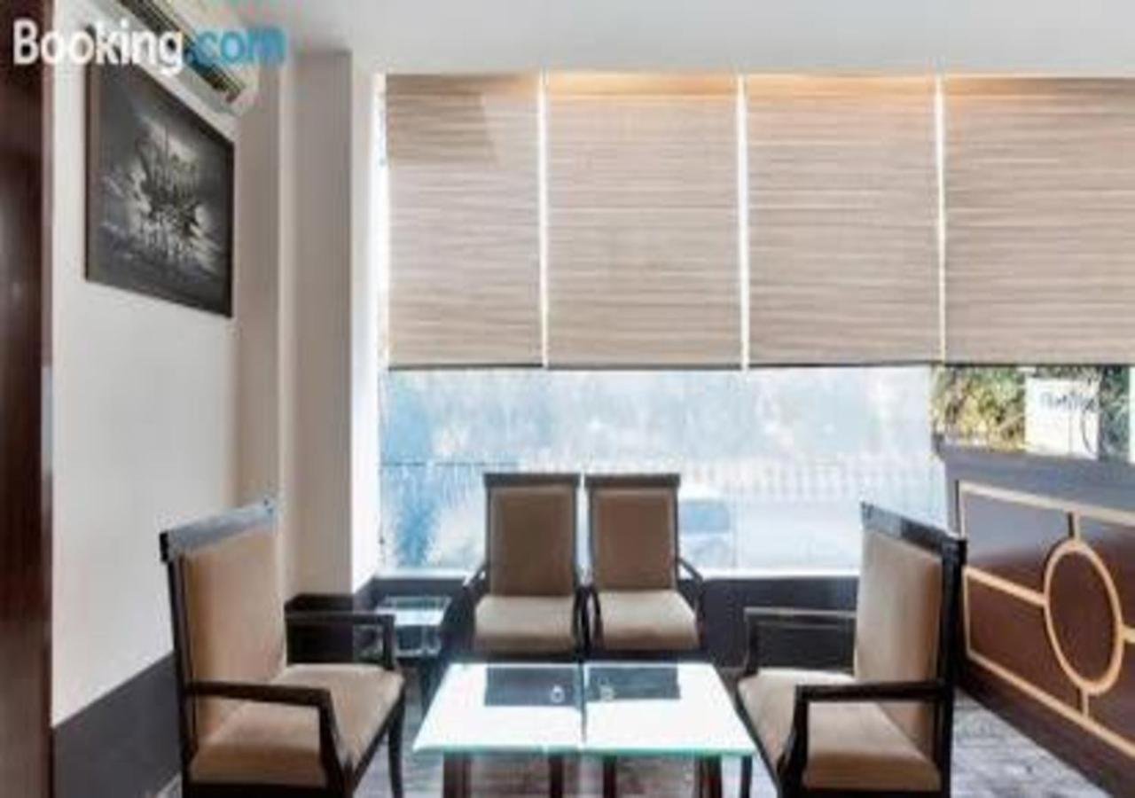 Hotel Loto - Sector 66 Noida Zewnętrze zdjęcie