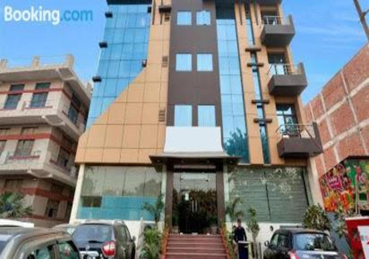 Hotel Loto - Sector 66 Noida Zewnętrze zdjęcie
