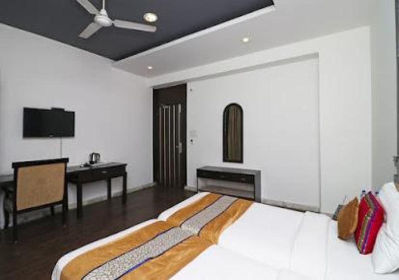 Hotel Loto - Sector 66 Noida Zewnętrze zdjęcie