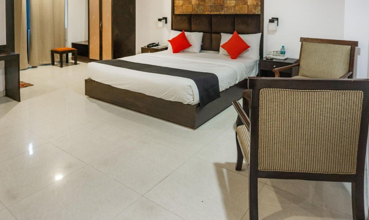 Hotel Loto - Sector 66 Noida Zewnętrze zdjęcie